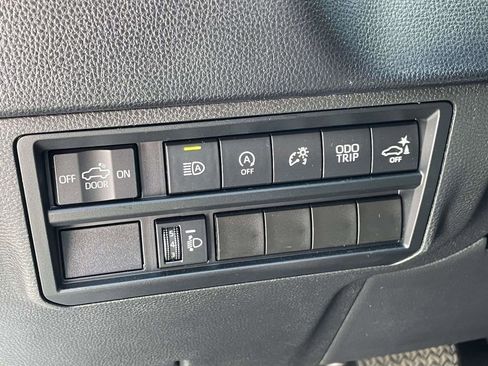 Used 2022 Toyota Tundra SR5 w/ SR5 Convenience Package AWD/4WD image 13