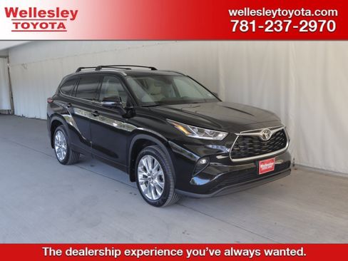 Used 2023 Toyota Highlander Limited image 1