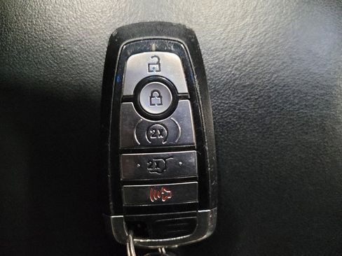 Used 2020 Ford Explorer XLT w/ Equipment Group 202A AWD/4WD image 32
