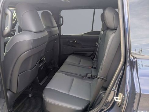 Used 2024 Lexus GX 550 w/ Accessory Package (2T) AWD/4WD image 14