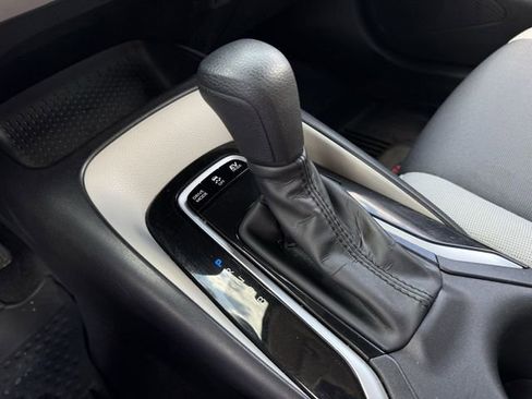 Used 2025 Toyota Corolla LE image 20