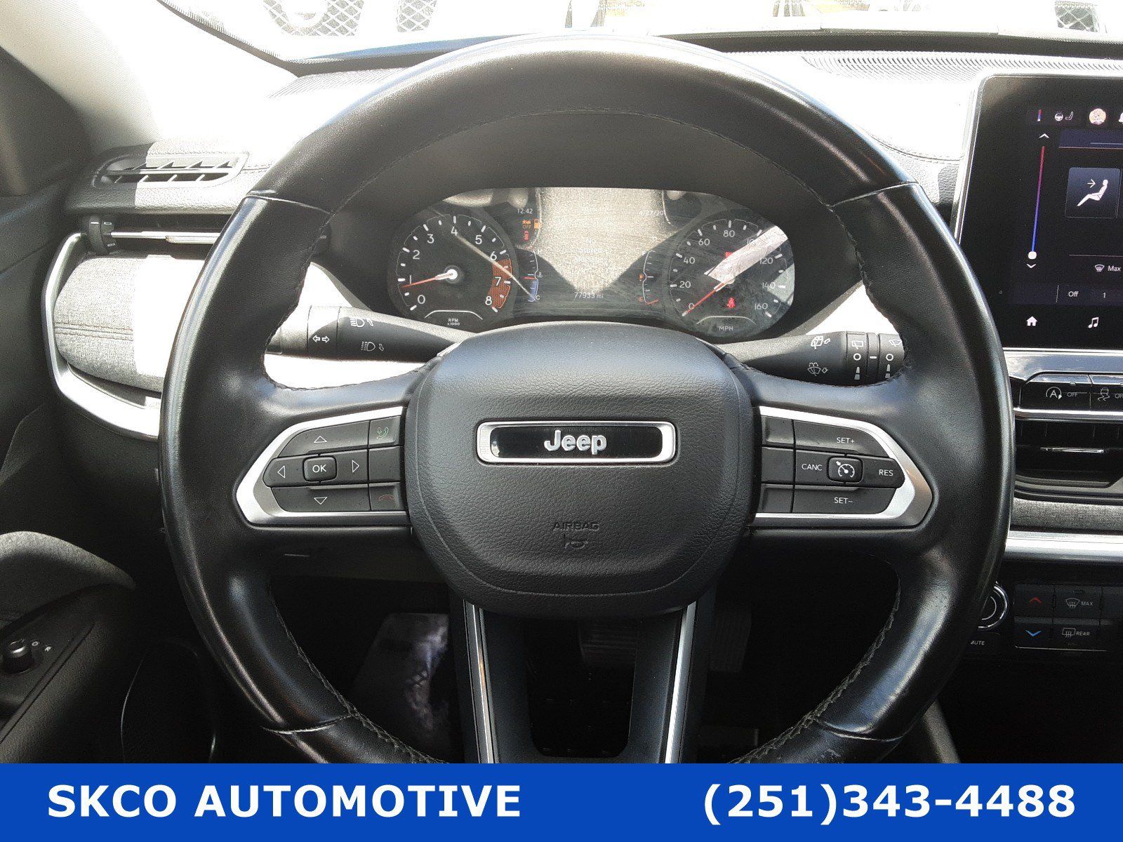 Used 2022 Jeep Compass Latitude w/ Mopar Graphics Package AWD/4WD image 18