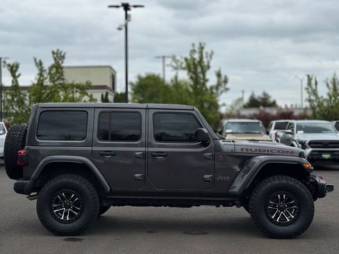 Used 2025 Jeep Wrangler Unlimited Rubicon AWD/4WD image 6