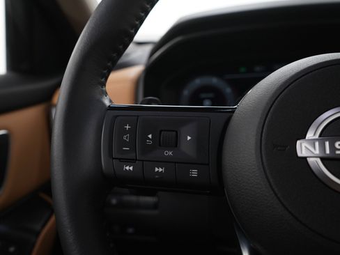 Used 2023 Nissan Rogue Platinum AWD/4WD image 26
