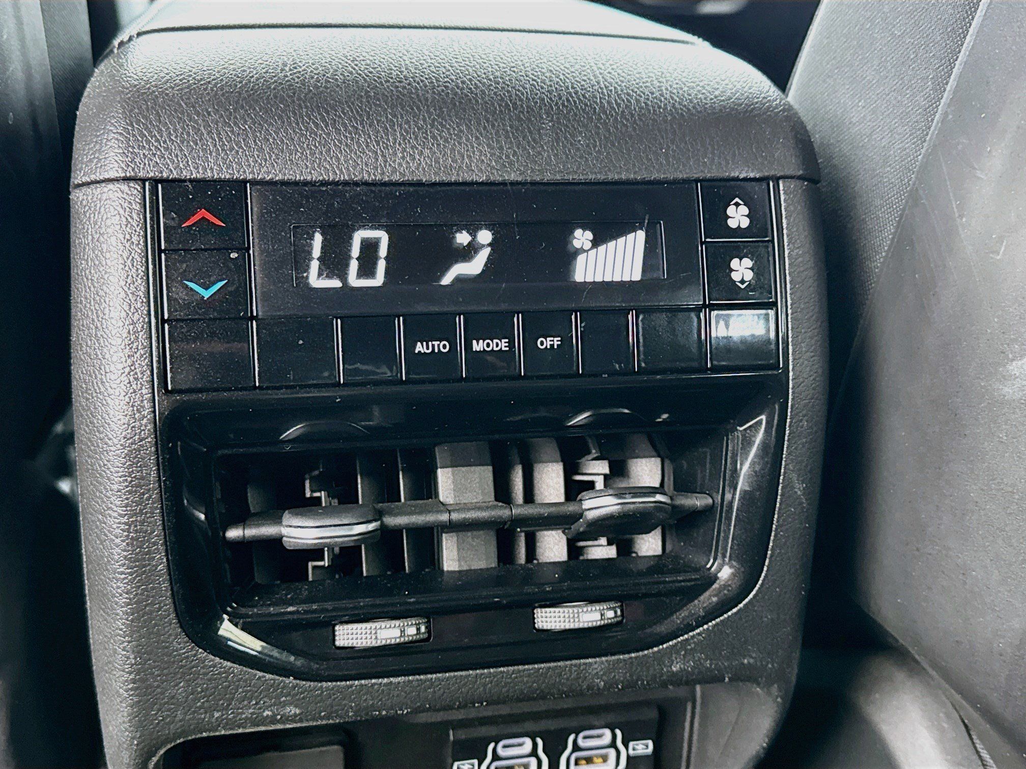 Used 2023 Jeep Grand Cherokee L Laredo RWD image 17