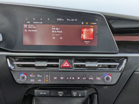 Certified 2024 Kia Niro EX Touring image 21