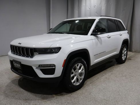 Used 2024 Jeep Grand Cherokee Limited image 5