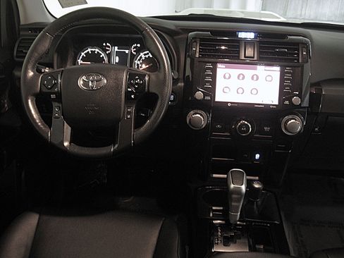 Used 2024 Toyota 4Runner TRD Off-Road Premium image 2