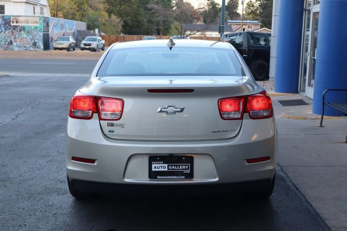 Used 2016 Chevrolet Malibu LT w/ Power Convenience Package FWD image 4