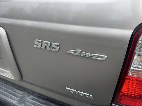 Used 2002 Toyota 4Runner SR5 AWD/4WD image 8