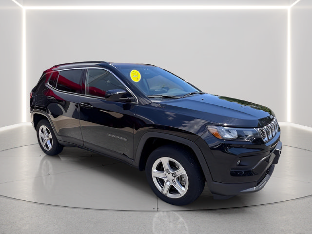 Used 2023 Jeep Compass Latitude w/ Convenience Group AWD/4WD image 26