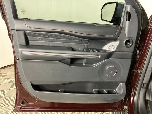 Certified 2023 Ford Expedition Platinum image 23