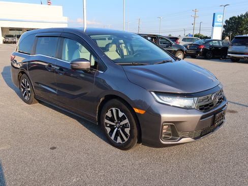 Certified 2025 Honda Odyssey EX-L image 2