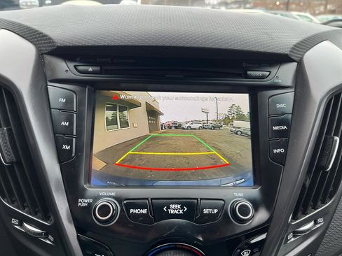 Used 2016 Hyundai Veloster Turbo image 18