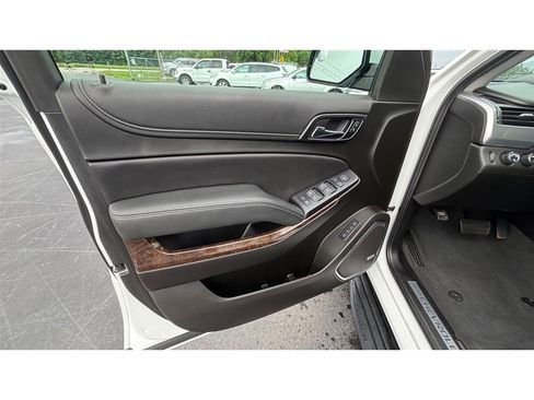 Used 2019 Chevrolet Suburban LT image 11