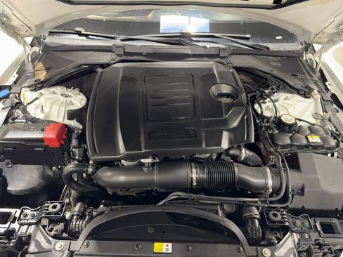 Used 2018 Jaguar XE Premium image 37