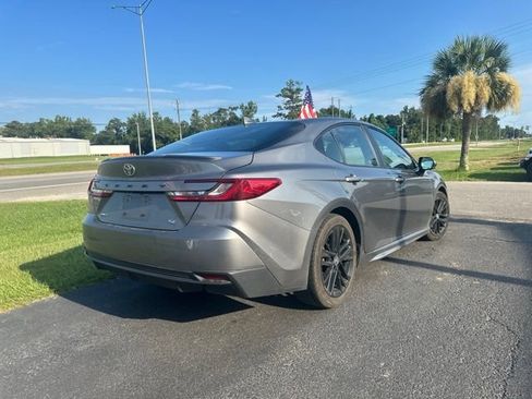 Used 2025 Toyota Camry SE FWD image 4