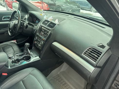 Used 2016 Ford Explorer XLT w/ Equipment Group 202A image 13