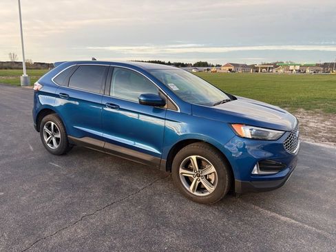 Used 2024 Ford Edge SEL w/ Convenience Package AWD/4WD image 2