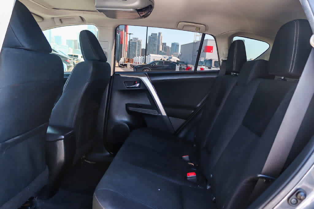 Used 2015 Toyota RAV4 XLE FWD image 17