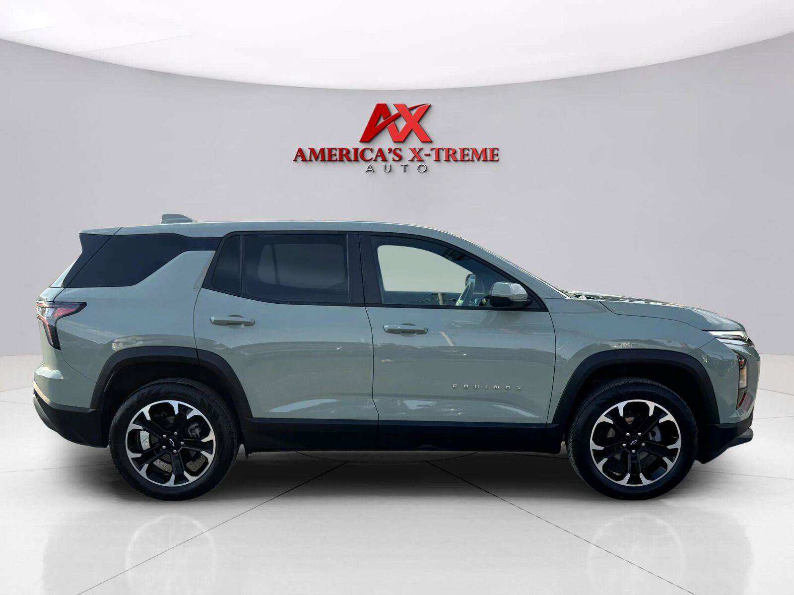 Used 2025 Chevrolet Equinox LT AWD/4WD image 7