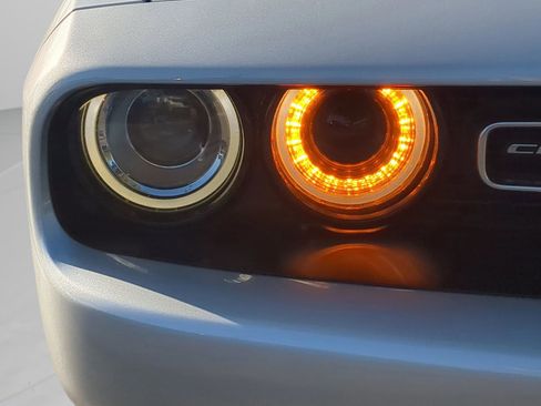 Used 2022 Dodge Challenger SXT image 10