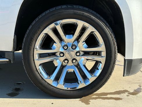 Used 2017 GMC Yukon XL SLT w/ Premium Edition image 9