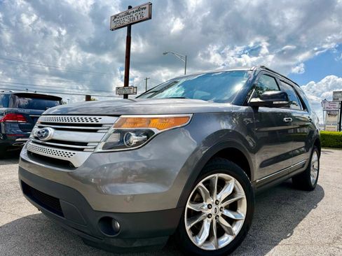 Used 2014 Ford Explorer XLT w/ Equipment Group 202A AWD/4WD image 4