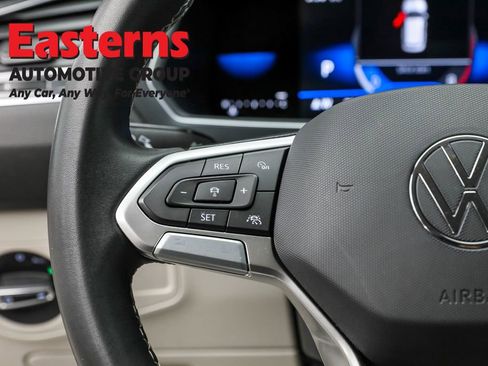 Used 2022 Volkswagen Tiguan SE image 15