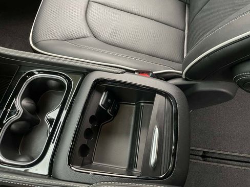 New 2026 Chrysler Pacifica Limited w/ S Appearance Package image 32