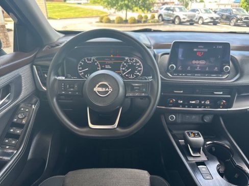 Used 2023 Nissan Rogue SV AWD/4WD image 8