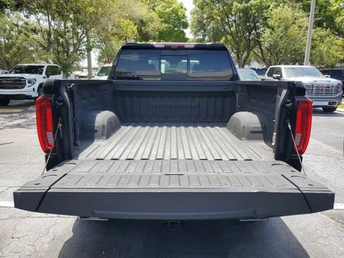 Used 2023 GMC Sierra 1500 Denali w/ Technology Package AWD/4WD image 9