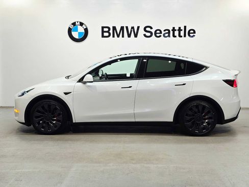 Used 2022 Tesla Model Y Performance AWD/4WD image 3