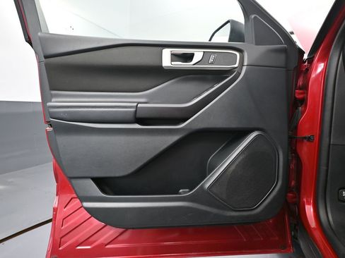 Used 2020 Ford Explorer XLT w/ Comfort Package image 19