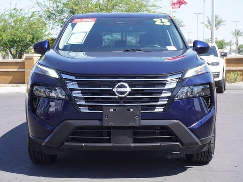 Certified 2025 Nissan Rogue SV FWD image 5
