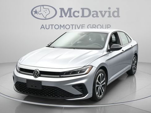 Used 2025 Volkswagen Jetta Sport FWD image 4