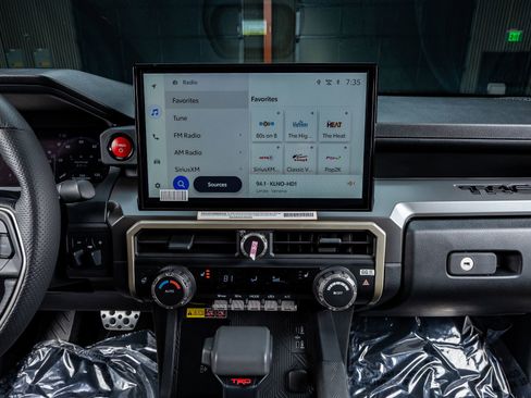 Used 2024 Toyota Tacoma TRD Sport w/ TRD Sport Upgrade Package image 23