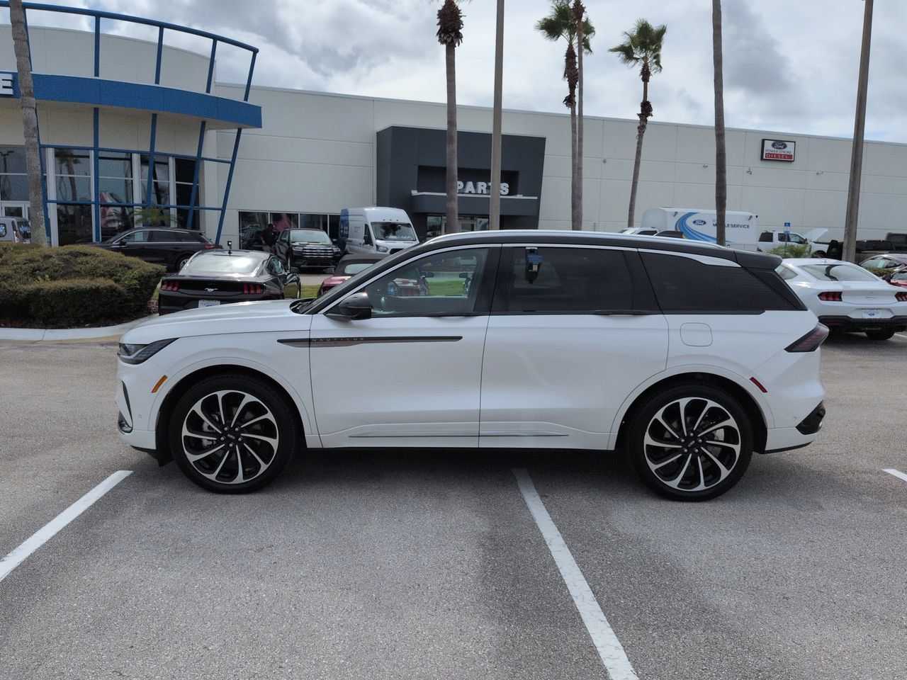 Certified 2024 Lincoln Nautilus Black Label AWD/4WD image 7