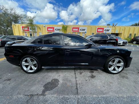Used 2013 Dodge Charger SE RWD image 7