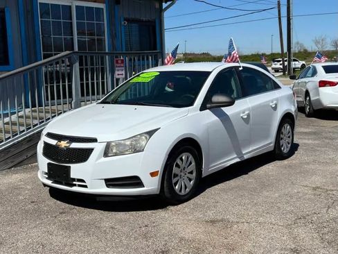 Used 2011 Chevrolet Cruze LS FWD image 2