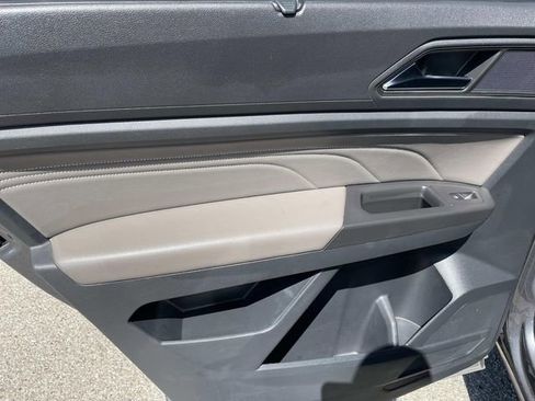 Used 2023 Volkswagen Atlas SE w/ Panoramic Sunroof Package FWD image 23