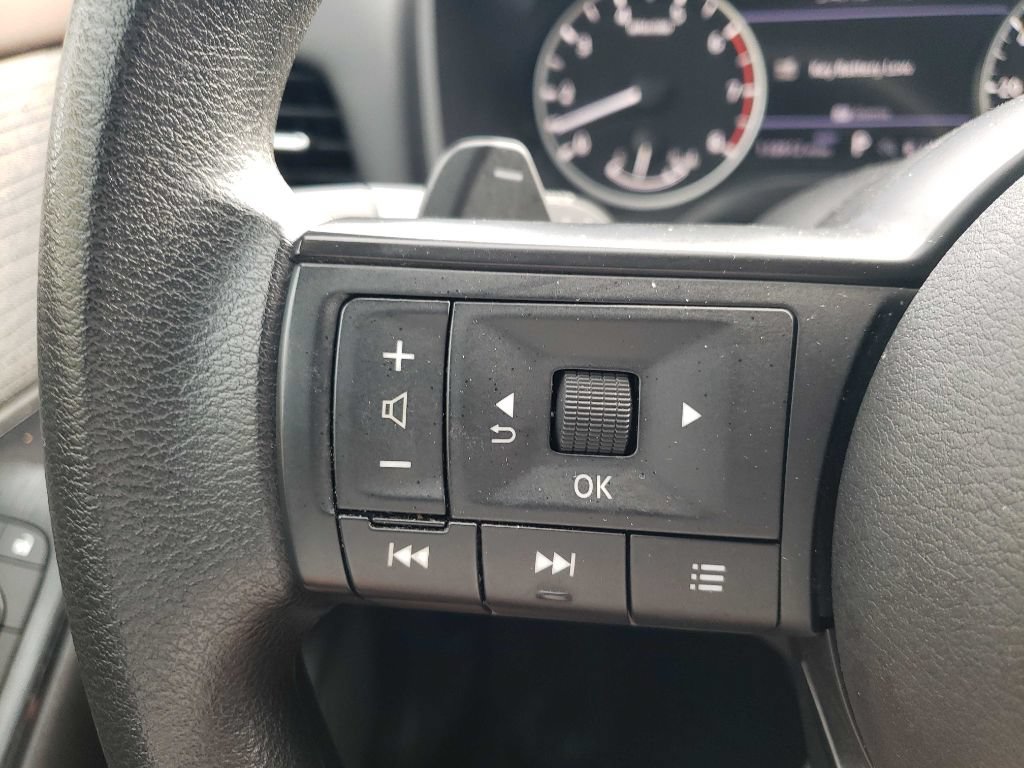 Used 2023 Nissan Rogue S AWD/4WD image 16