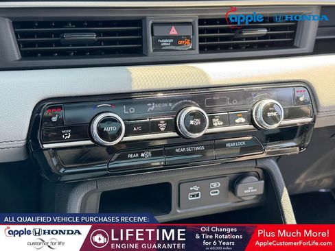 Used 2025 Honda Pilot Touring image 15