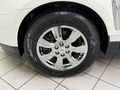Used 2016 Cadillac SRX Luxury w/ Driver Awareness Package FWD image 12