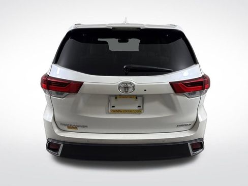 Used 2017 Toyota Highlander FWD V6 image 4