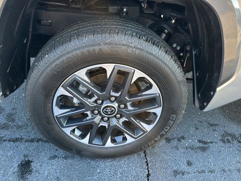 Used 2024 Toyota Tundra Limited image 34