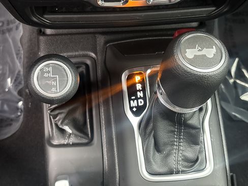 Used 2025 Jeep Wrangler Sport S image 23