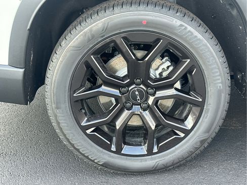 New 2025 Honda Pilot Touring image 9