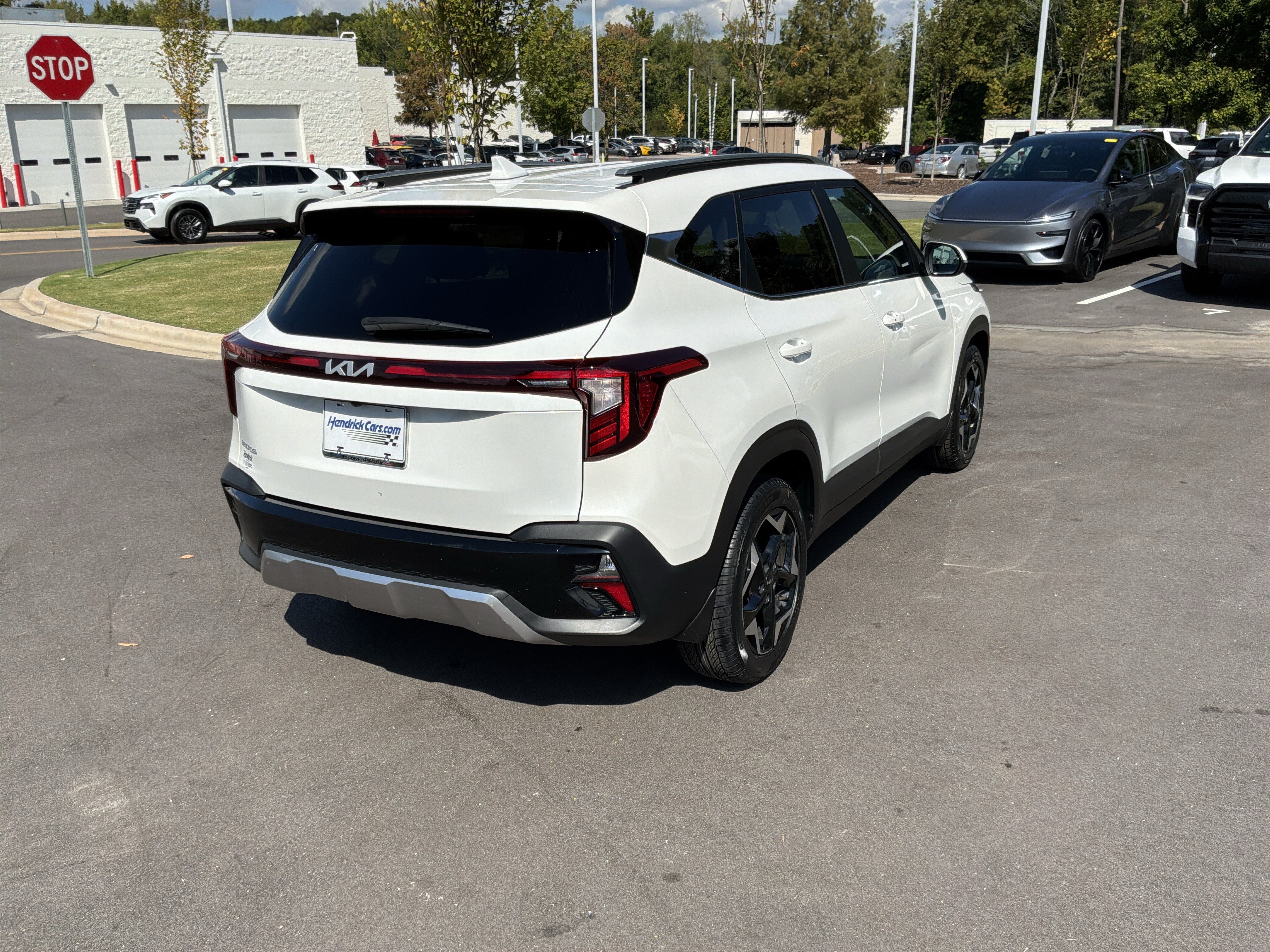Used 2024 Kia Seltos EX FWD image 10