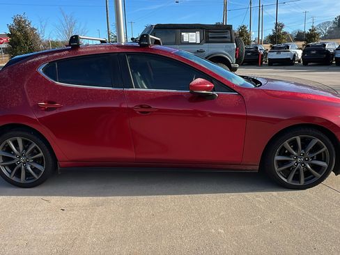Used 2019 MAZDA MAZDA3 Hatchback w/ Preferred Package image 7